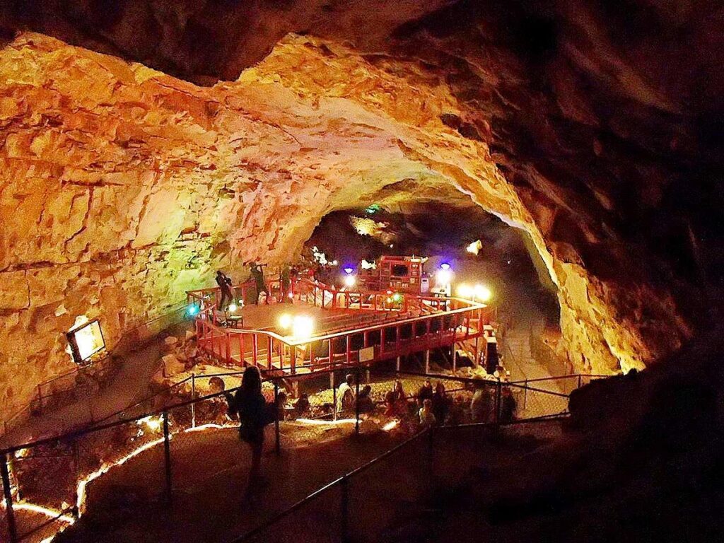 Grand Canyon Caverns Legends - Ceremony Platform Inside 1024x768 